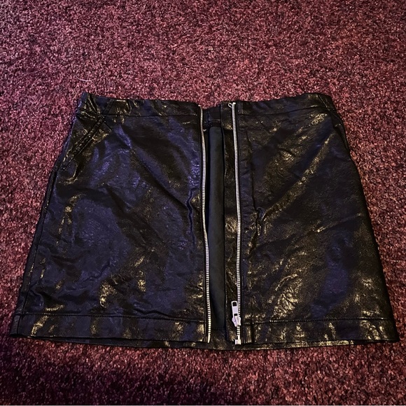 Leather skirt - Picture 1 of 3